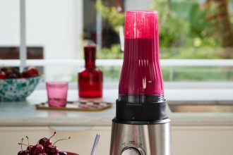 blender kielichowy Russell Hobbs na białym tle