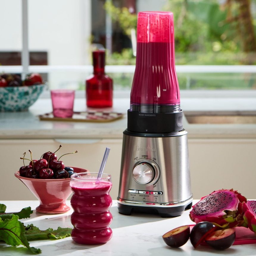 blender kielichowy Russell Hobbs na białym tle