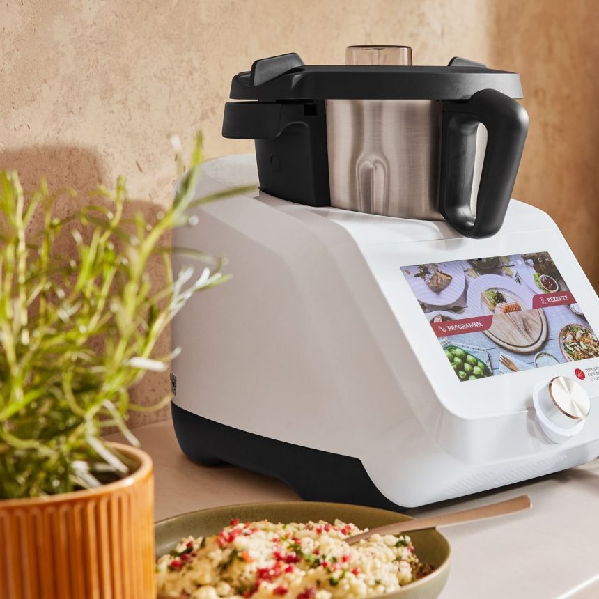 Monsieur Cuisine z akcesoriami w nowoczesnej kuchni