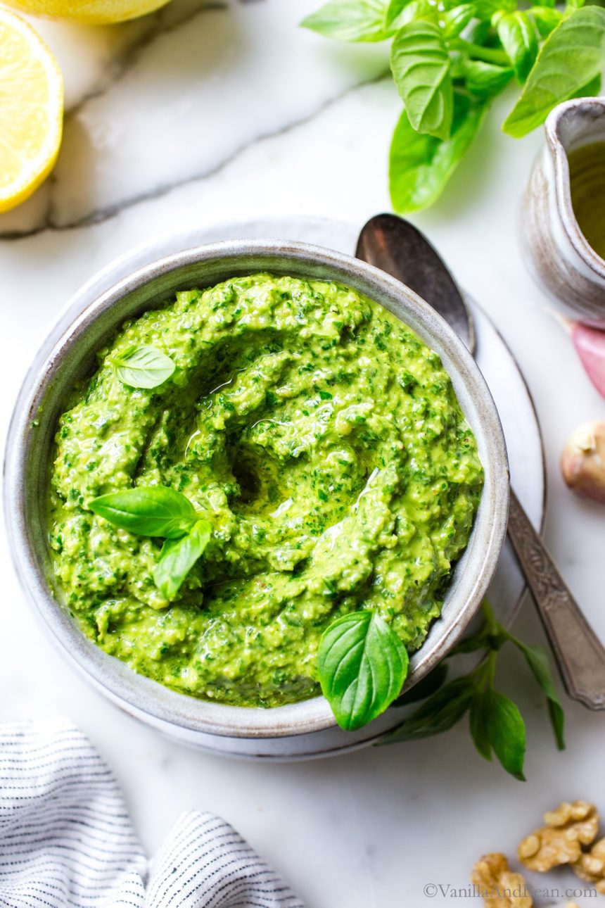 oliwa dodawana do zielonego pesto