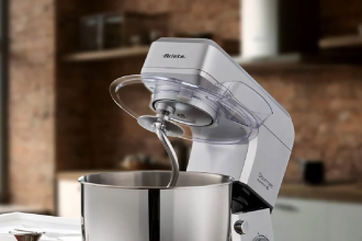 Zestaw misek do robota planetarnego Gorenje na białym tle z logo marki