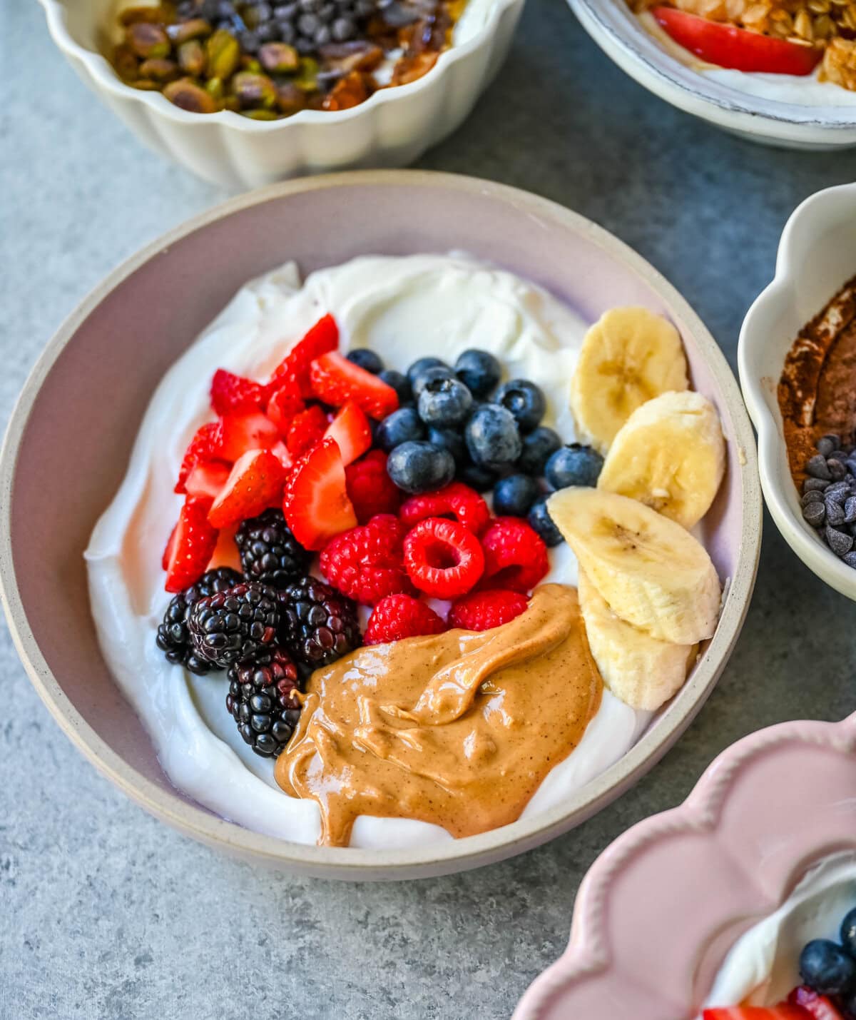podgrzewanie mleka do jogurtu białe mleko podgrzewane w garnku na kuchence gazowej